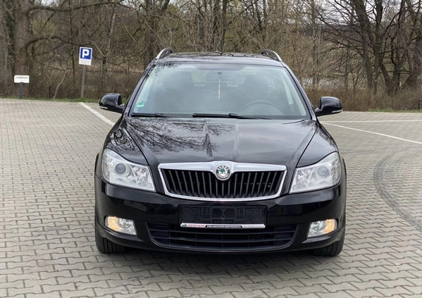 Skoda Octavia cena 28900 przebieg: 212000, rok produkcji 2011 z Poręba małe 254